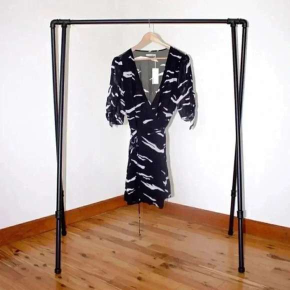 NWT Reformation Sammy Dress in Mustang Black White Animal Print Wrap Size 1X - Picture 4 of 6